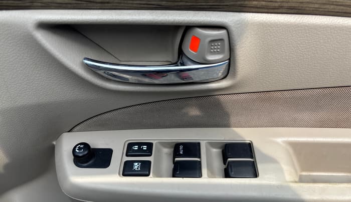 2018 Maruti Ciaz DELTA 1.5 SHVS MT PETROL, Petrol, Manual, 90,868 km, Driver Side Door Panels Control
