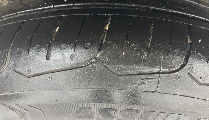 2018 Maruti Ciaz DELTA 1.5 SHVS MT PETROL, Petrol, Manual, 90,868 km, Right Rear Tyre Tread