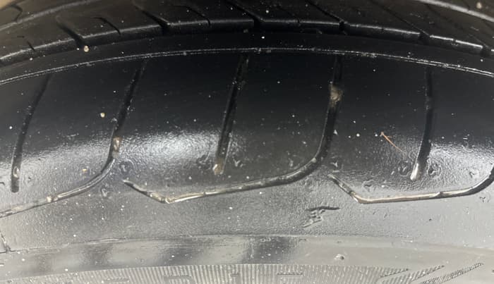 2018 Maruti Ciaz DELTA 1.5 SHVS MT PETROL, Petrol, Manual, 90,868 km, Left Front Tyre Tread