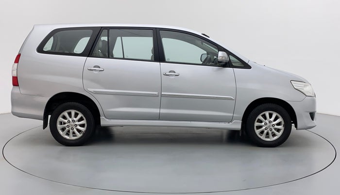 2013 Toyota Innova 2.5 VX 7 STR BS IV, Diesel, Manual, 58,189 km, Right Side View