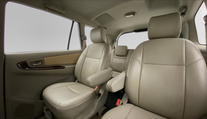 2013 Toyota Innova 2.5 VX 7 STR BS IV, Diesel, Manual, 58,189 km, Right Side Rear Door Cabin