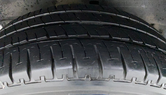 2013 Toyota Innova 2.5 VX 7 STR BS IV, Diesel, Manual, 58,189 km, Right Rear Tyre Tread