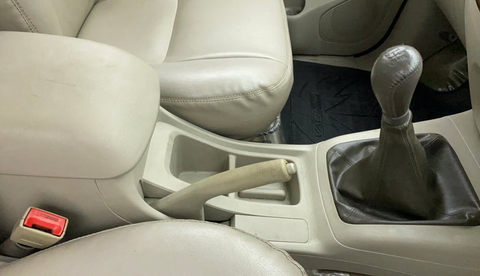 2013 Toyota Innova 2.5 VX 7 STR BS IV, Diesel, Manual, 58,189 km, Gear Lever