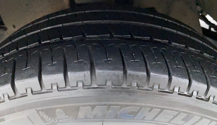 2013 Toyota Innova 2.5 VX 7 STR BS IV, Diesel, Manual, 58,189 km, Left Front Tyre Tread