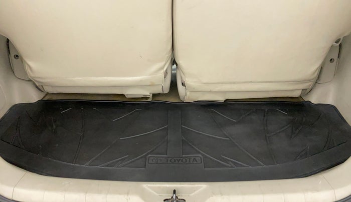 2013 Toyota Innova 2.5 VX 7 STR BS IV, Diesel, Manual, 58,189 km, Boot Inside