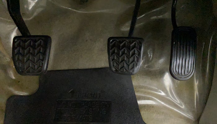 2013 Toyota Innova 2.5 VX 7 STR BS IV, Diesel, Manual, 58,189 km, Pedals