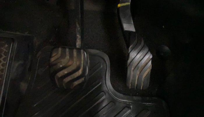 2021 Nissan MAGNITE XL TURBO CVT, Petrol, Automatic, 15,743 km, Pedals