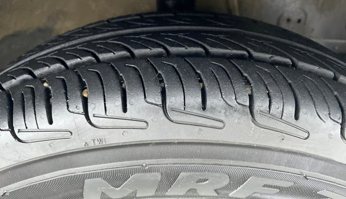 2016 Hyundai Eon ERA PLUS, Petrol, Manual, 54,546 km, Right Front Tyre Tread