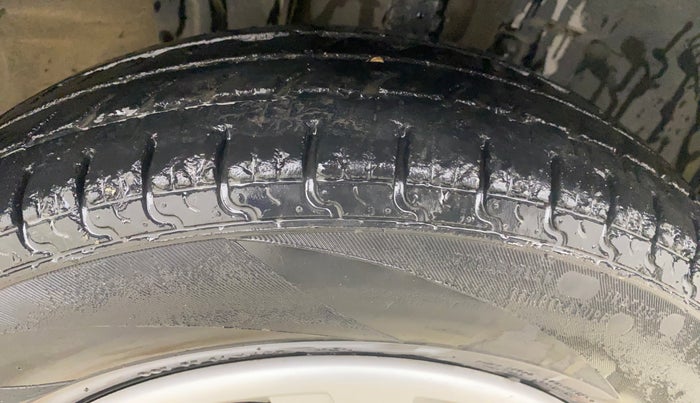 2018 Renault Kwid RXT 1.0 AMT (O), Petrol, Automatic, 49,343 km, Right Front Tyre Tread