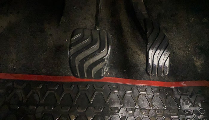 2018 Renault Kwid RXT 1.0 AMT (O), Petrol, Automatic, 49,343 km, Pedals