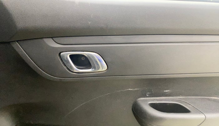 2018 Renault Kwid RXT 1.0 AMT (O), Petrol, Automatic, 49,343 km, Driver Side Door Panels Control