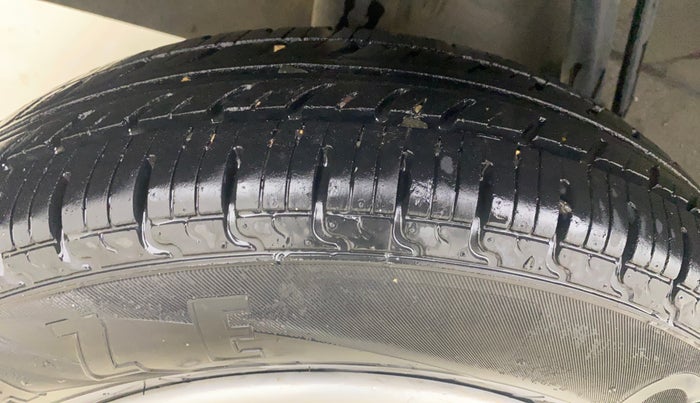 2018 Renault Kwid RXT 1.0 AMT (O), Petrol, Automatic, 49,343 km, Right Rear Tyre Tread