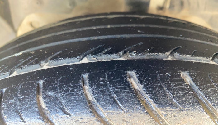 2018 Ford Figo Aspire Titanium 1.2 Ti-VCT Opt, Petrol, Manual, 33,865 km, Left Front Tyre Tread