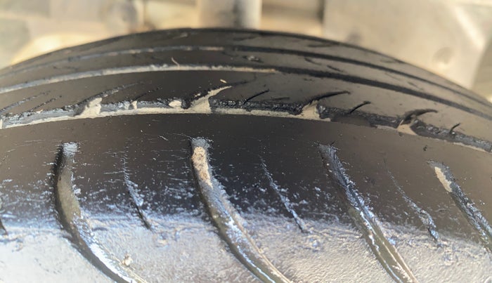 2018 Ford Figo Aspire Titanium 1.2 Ti-VCT Opt, Petrol, Manual, 33,865 km, Right Front Tyre Tread