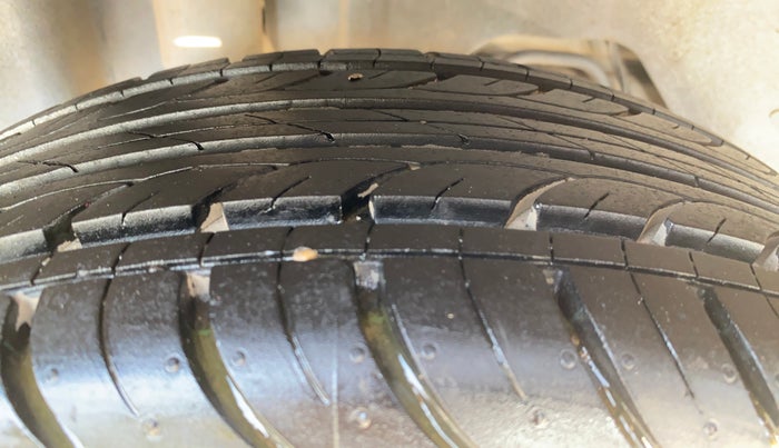 2018 Ford Figo Aspire Titanium 1.2 Ti-VCT Opt, Petrol, Manual, 33,865 km, Right Rear Tyre Tread