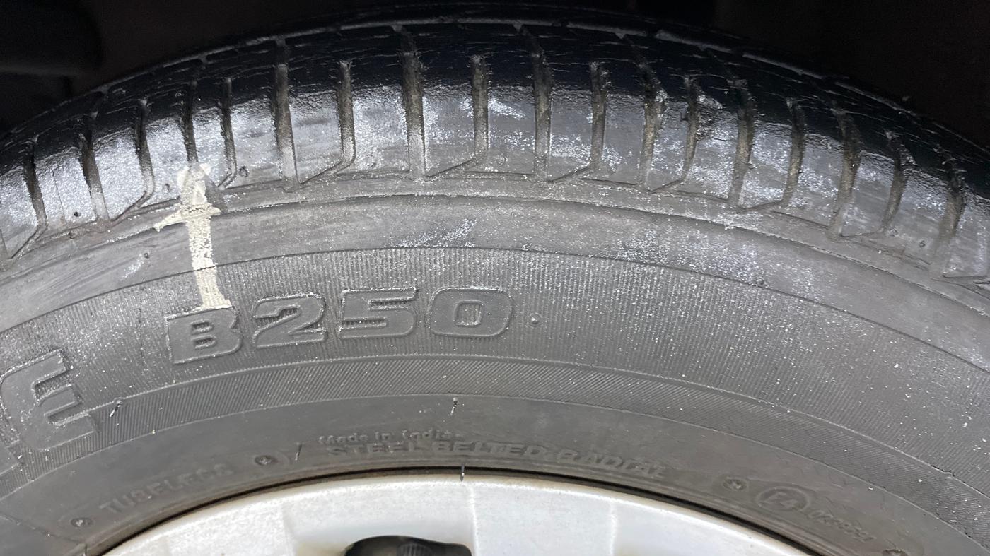 2014 Hyundai i10 SPORTZ 1.1 IRDE2, Petrol, Manual, 15,563 km, Left Front Tyre Tread