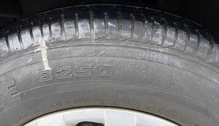 2014 Hyundai i10 SPORTZ 1.1 IRDE2, Petrol, Manual, 15,563 km, Left Front Tyre Tread