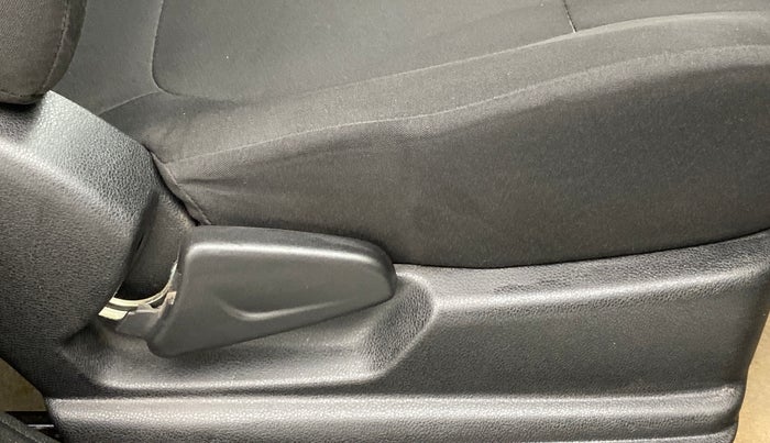 2019 Renault Kwid RXT 1.0 EASY-R AT OPTION, Petrol, Automatic, 30,983 km, Driver Side Adjustment Panel