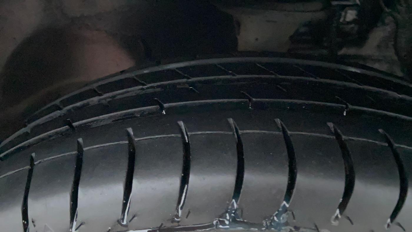 2018 Maruti Alto 800 LXI, Petrol, Manual, 86,962 km, Left Front Tyre Tread