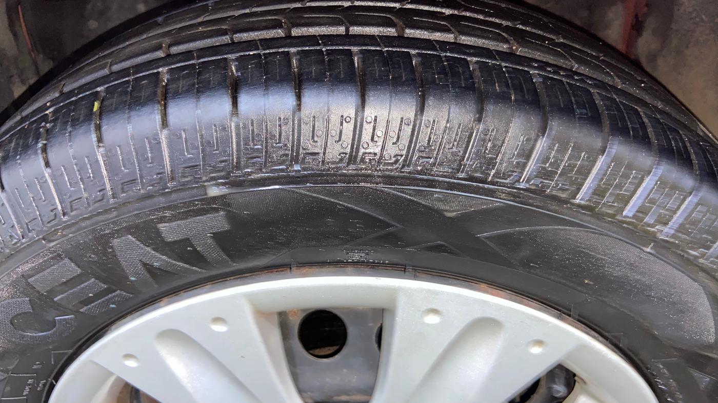 2017 Honda Brio S MT, Petrol, Manual, 28,091 km, Left Front Tyre Tread