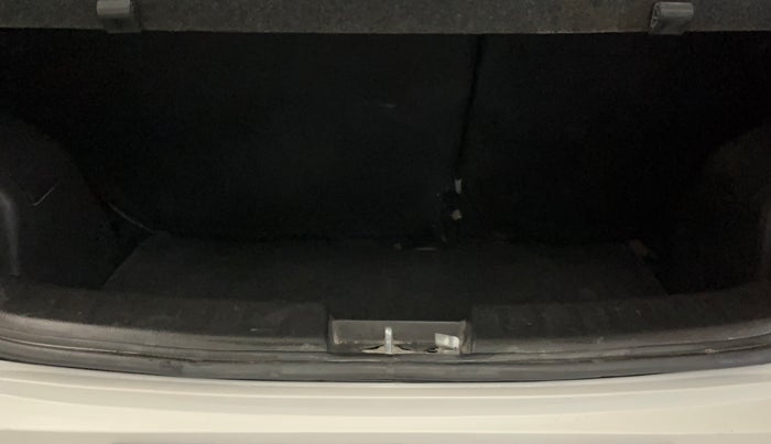 2016 Maruti Swift LXI (O), Petrol, Manual, 41,410 km, Boot Inside