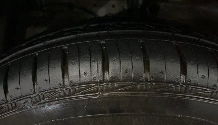 2016 Maruti Swift LXI (O), Petrol, Manual, 41,410 km, Left Front Tyre Tread