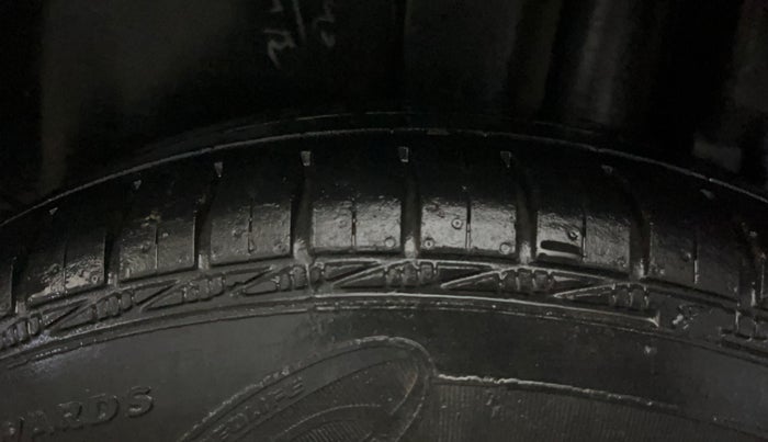 2016 Maruti Swift LXI (O), Petrol, Manual, 41,410 km, Left Rear Tyre Tread