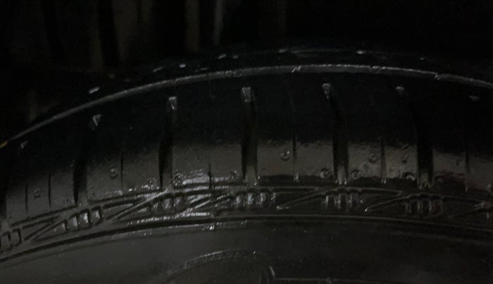 2016 Maruti Swift LXI (O), Petrol, Manual, 41,410 km, Right Rear Tyre Tread