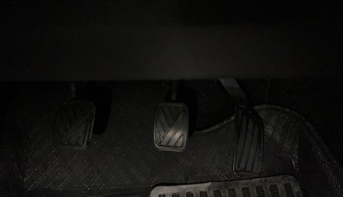 2016 Maruti Swift LXI (O), Petrol, Manual, 41,410 km, Pedals