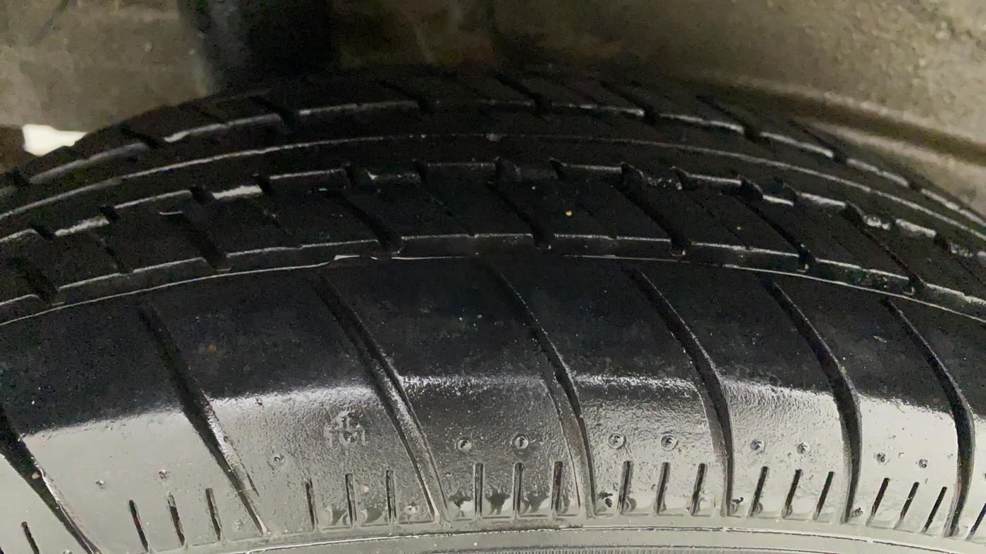2019 Maruti New Wagon-R LXI CNG (O) 1.0, CNG, Manual, 19,538 km, Right Rear Tyre Tread