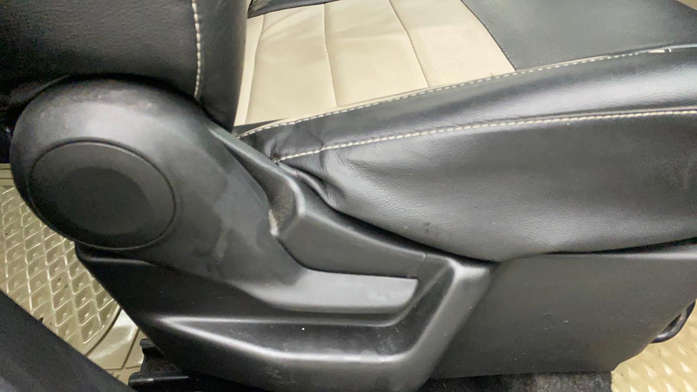 2019 Maruti New Wagon-R LXI CNG (O) 1.0, CNG, Manual, 19,538 km, Driver Side Adjustment Panel