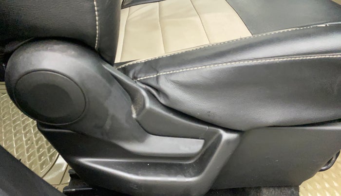 2019 Maruti New Wagon-R LXI CNG (O) 1.0, CNG, Manual, 19,538 km, Driver Side Adjustment Panel