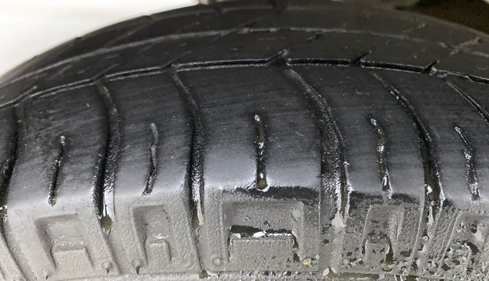2021 Maruti Eeco 5 STR CNG WITH AC PLUSHTR, CNG, Manual, 27,755 km, Right Rear Tyre Tread