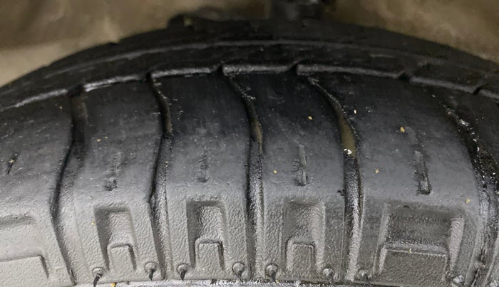 2021 Maruti Eeco 5 STR CNG WITH AC PLUSHTR, CNG, Manual, 27,755 km, Left Front Tyre Tread