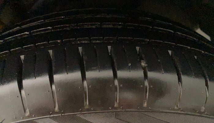 2016 Maruti Ertiga VXI CNG, CNG, Manual, 63,006 km, Left Front Tyre Tread