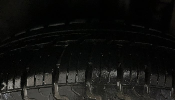 2017 Maruti Swift LXI (O), Petrol, Manual, 30,150 km, Left Rear Tyre Tread