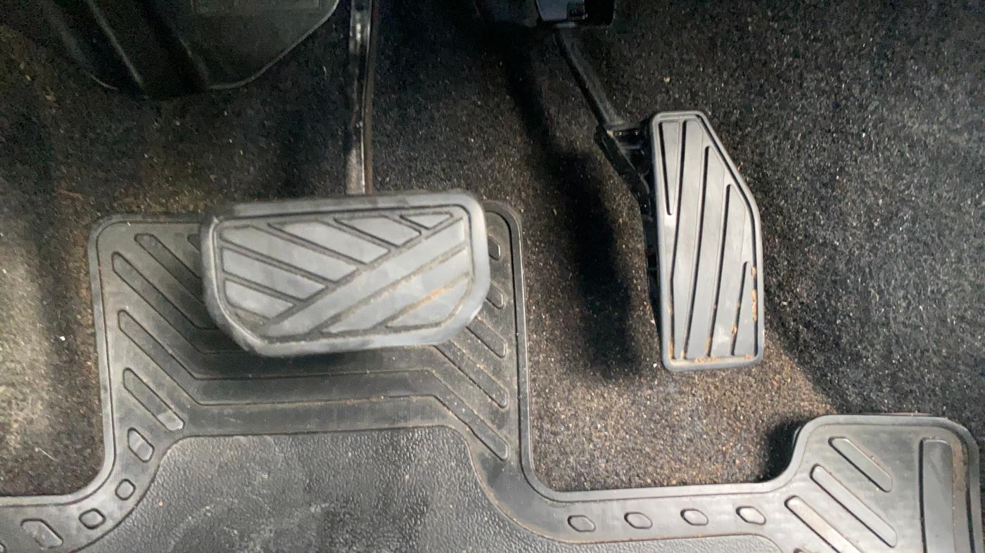 2019 Maruti XL6 ALPHA AT, Petrol, Automatic, 94,172 km, Pedals