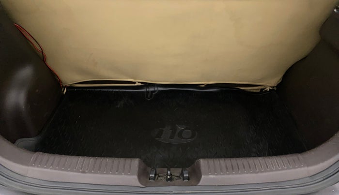 2010 Hyundai i10 MAGNA 1.2, Petrol, Manual, 62,995 km, Boot Inside