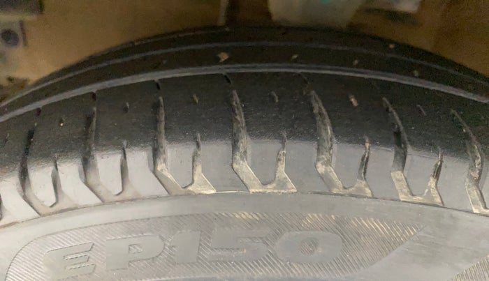 2010 Hyundai i10 MAGNA 1.2, Petrol, Manual, 62,995 km, Left Front Tyre Tread