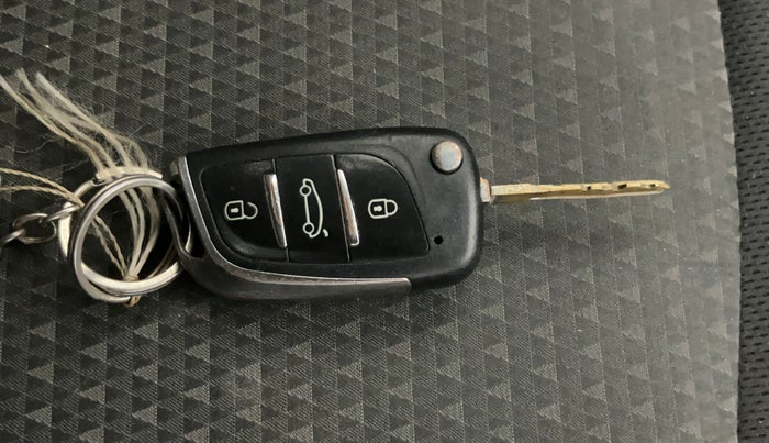 2018 Tata Tiago XZ PETROL, Petrol, Manual, 96,633 km, Key Close Up