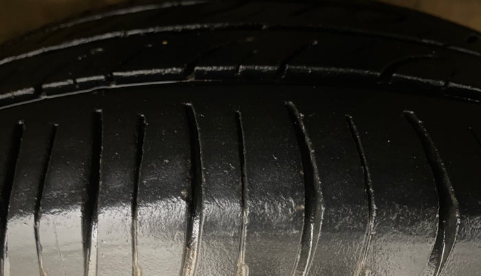 2014 Hyundai Xcent S 1.2, Petrol, Manual, 50,192 km, Right Front Tyre Tread