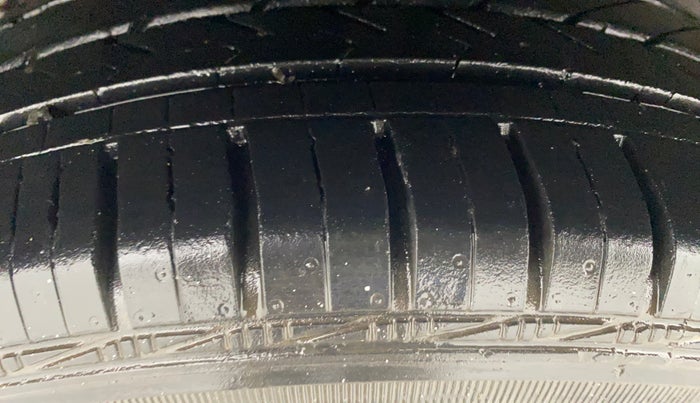 2015 Hyundai Grand i10 SPORTZ 1.2 KAPPA VTVT, Petrol, Manual, 44,365 km, Right Rear Tyre Tread