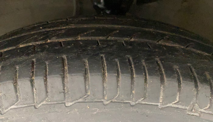 2013 Hyundai i10 MAGNA 1.2, Petrol, Manual, 90,545 km, Left Front Tyre Tread
