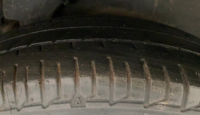 2013 Hyundai i10 MAGNA 1.2, Petrol, Manual, 90,545 km, Left Rear Tyre Tread