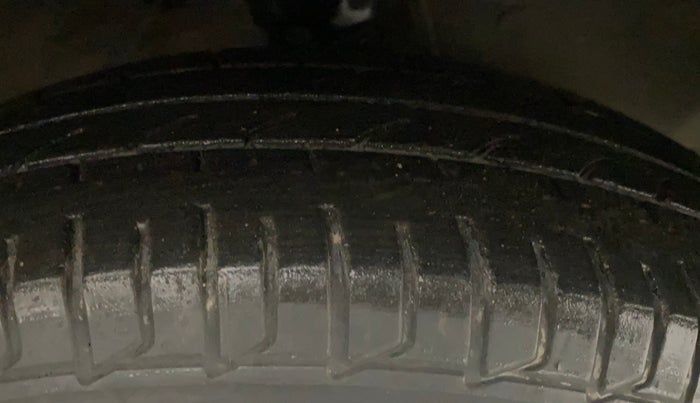 2013 Hyundai i10 MAGNA 1.2, Petrol, Manual, 90,545 km, Right Front Tyre Tread