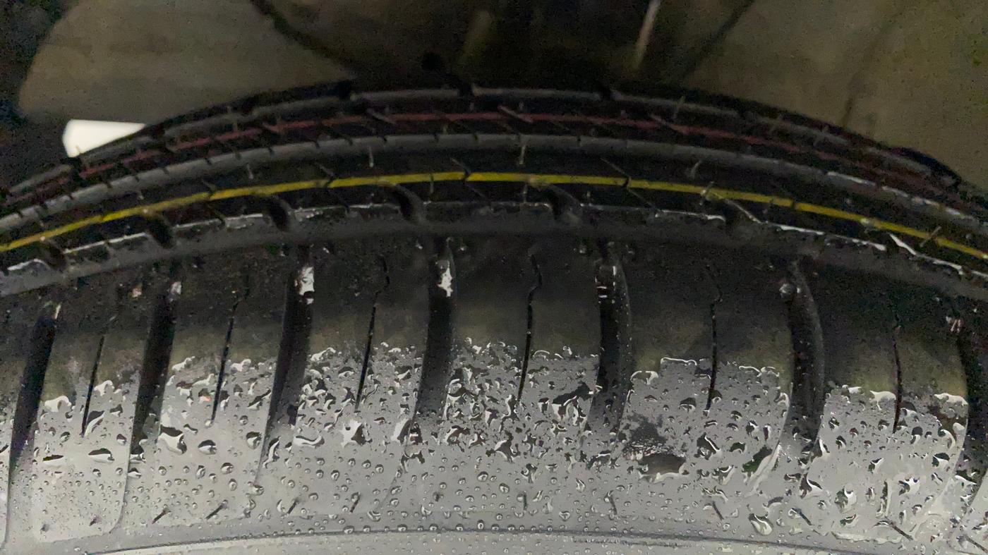 2018 Maruti Swift VXI, Petrol, Manual, 3,337 km, Left Front Tyre Tread