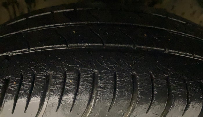 2020 Maruti Baleno DELTA PETROL 1.2, Petrol, Manual, 33,370 km, Right Front Tyre Tread