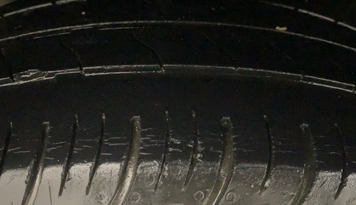 2020 Maruti Baleno DELTA PETROL 1.2, Petrol, Manual, 33,370 km, Right Rear Tyre Tread