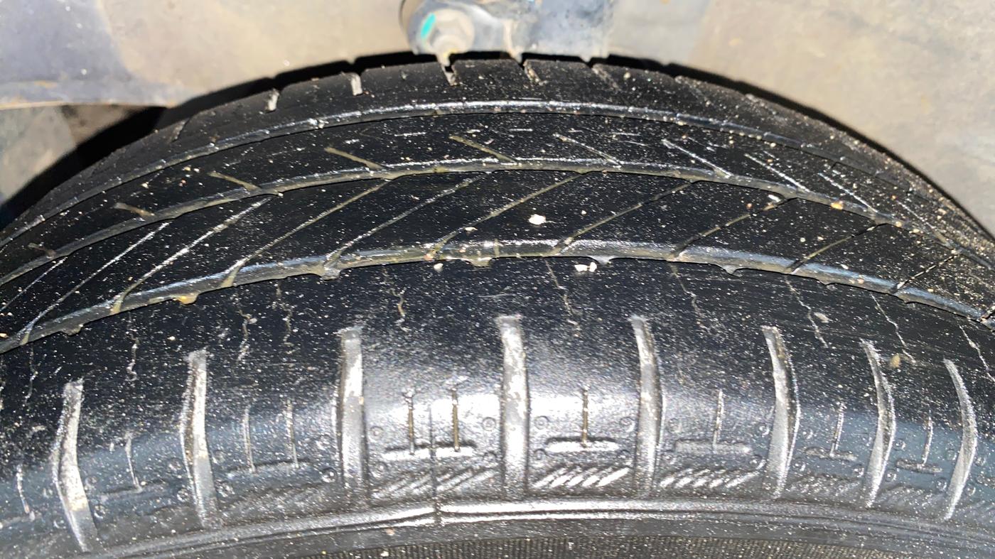 2016 Hyundai Elite i20 MAGNA 1.2, CNG, Manual, 61,145 km, Left Front Tyre Tread