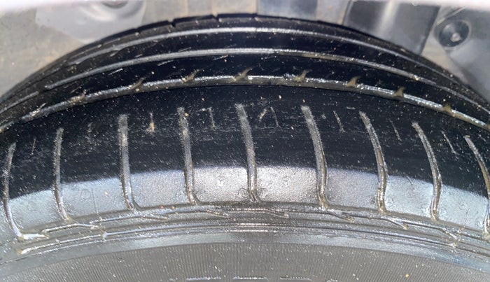 2016 Hyundai Elite i20 MAGNA 1.2, CNG, Manual, 61,101 km, Left Rear Tyre Tread